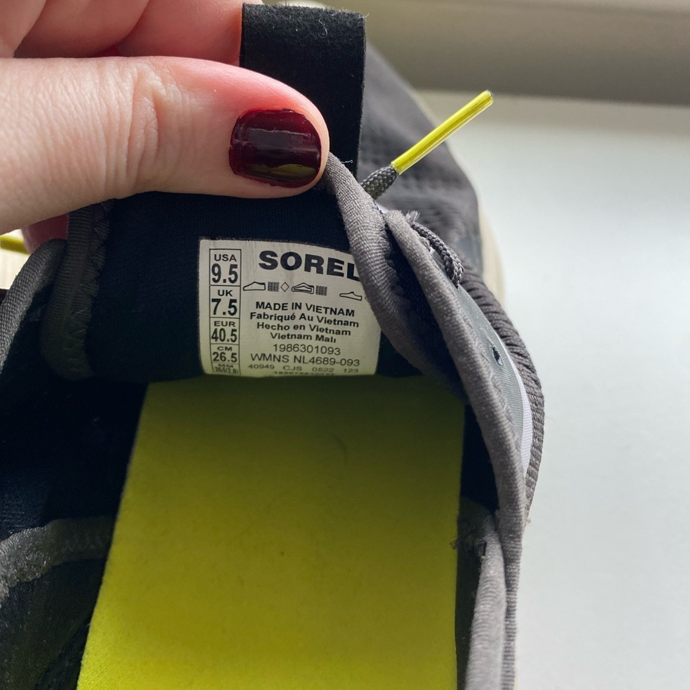 Like new Sorel Black and Green Kinetic Breakthru Day Lace Sneakers Size 9.5 - Picture 11 of 11
